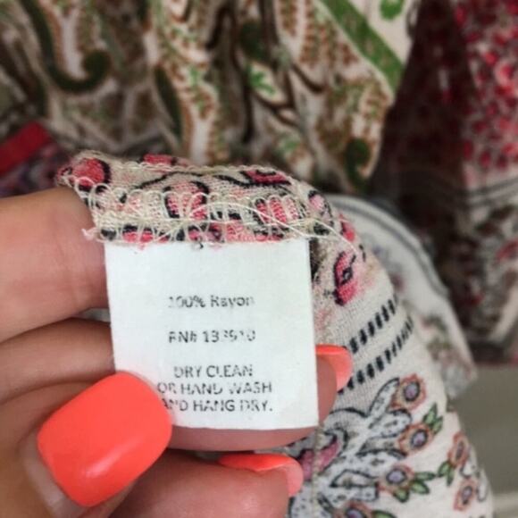 Show Me Your MuMu Paisley Floral Catalina Cup Pink/Green Tunic - Picture 5 of 6